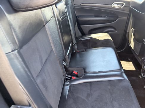 Used 2018 Jeep Grand Cherokee Altitude RWD image 12