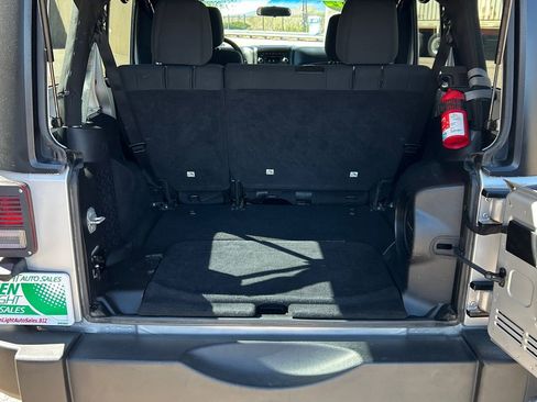 Used 2012 Jeep Wrangler Unlimited Rubicon w/ Dual Top Group image 12