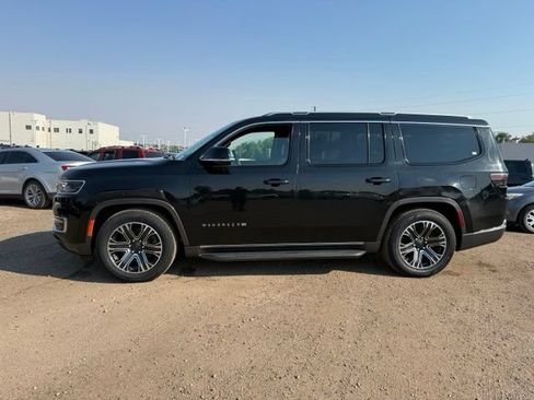 Used 2022 Jeep Wagoneer Series III AWD/4WD image 2