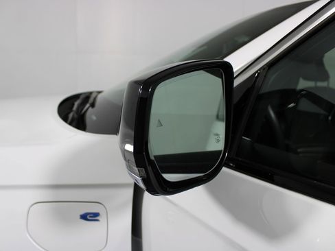 Used 2023 Jeep Grand Cherokee Overland w/ Advanced Protech Group III image 25