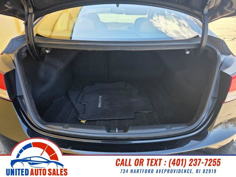 Used 2013 Hyundai Elantra GLS FWD image 10