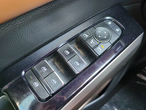 Used 2023 Nissan Pathfinder Platinum w/ Cargo Package AWD/4WD image 25