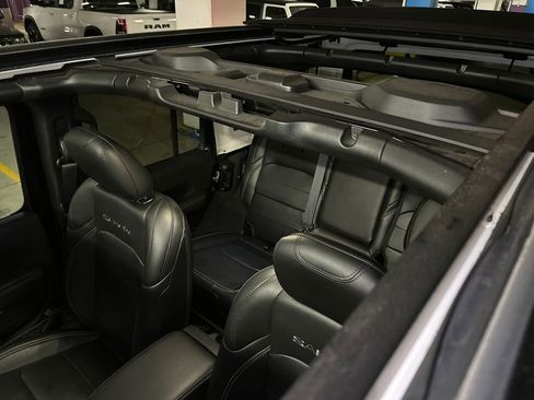 Used 2023 Jeep Wrangler Unlimited Sahara w/ Cold Weather Group AWD/4WD image 32