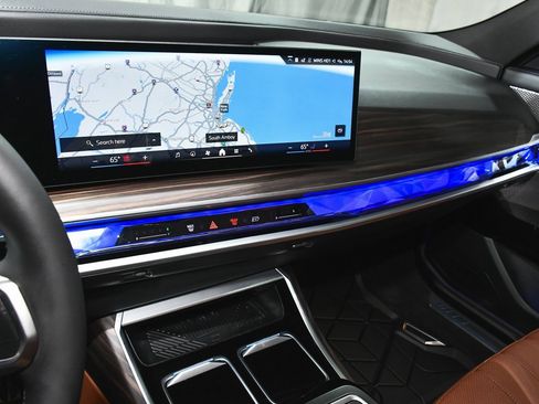 Used 2025 BMW 760i xDrive image 48