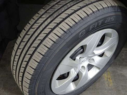 Used 2021 Toyota RAV4 LE image 35