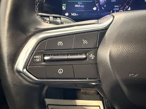 Used 2025 Chevrolet Traverse LT image 21