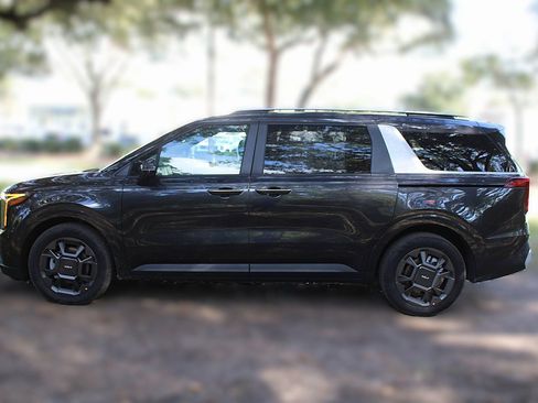 New 2026 Kia Carnival EX image 17
