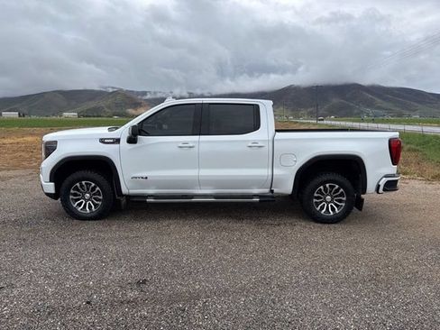 Used 2023 GMC Sierra 1500 AT4 w/ Technology Package AWD/4WD image 4