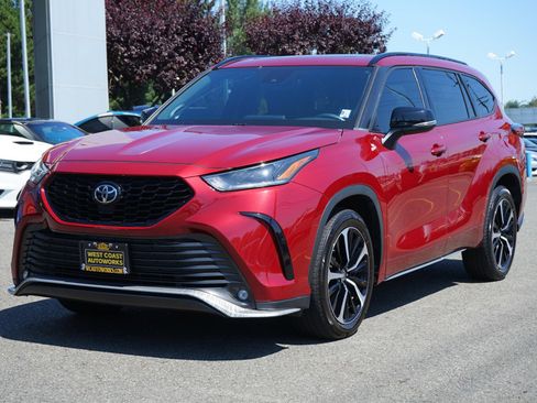 Used 2021 Toyota Highlander XSE AWD/4WD image 1