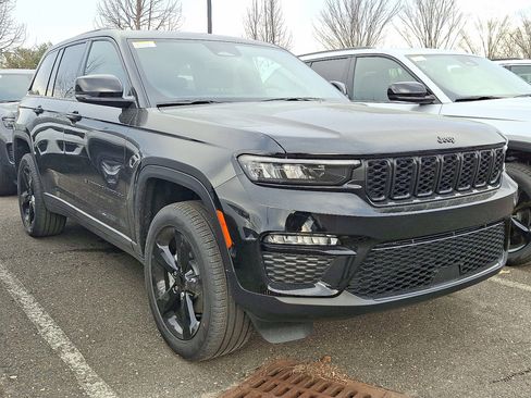 New 2025 Jeep Grand Cherokee Limited image 3