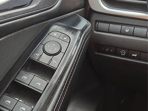 Used 2025 Nissan Rogue SV FWD image 13