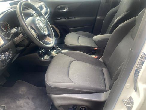 Used 2015 Jeep Renegade Latitude w/ Popular Equipment Group AWD/4WD image 5