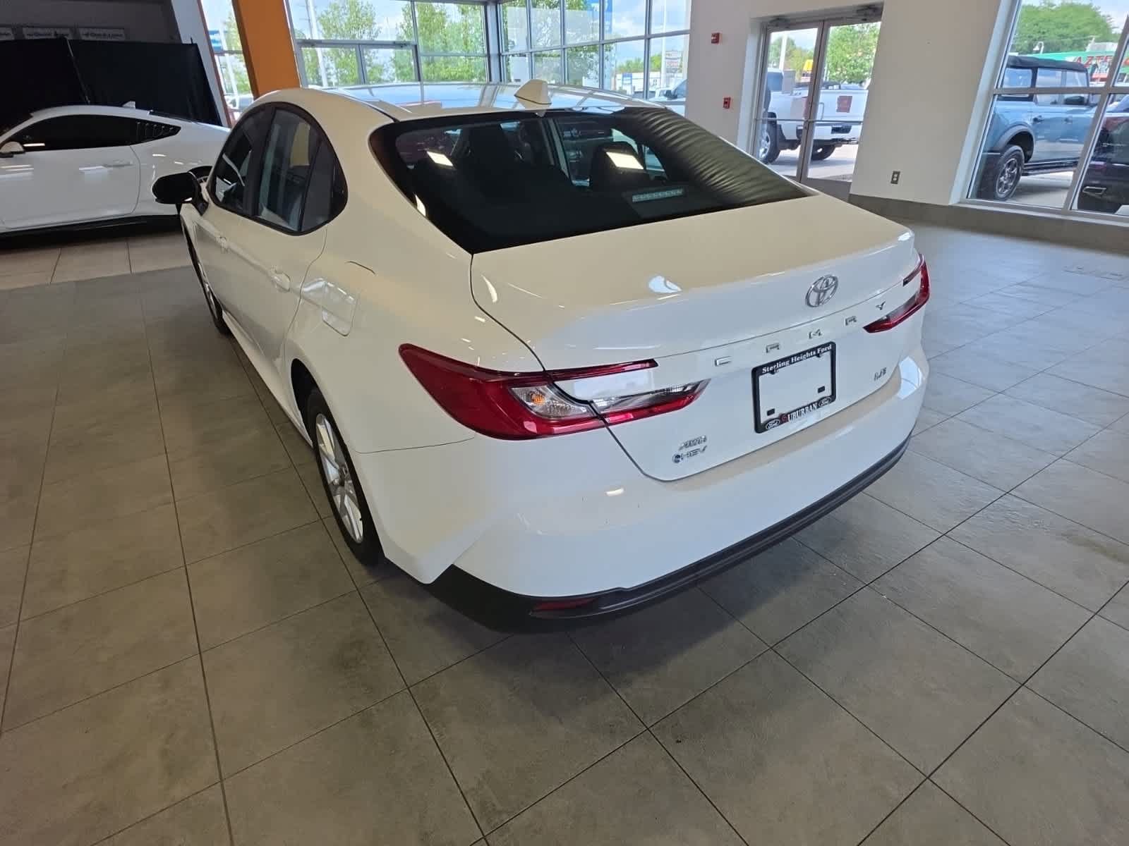 Used 2025 Toyota Camry LE AWD/4WD image 11