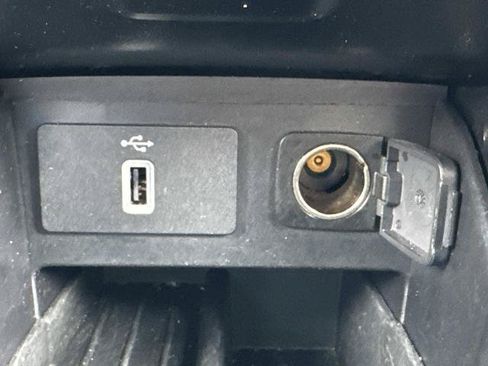 Certified 2019 Ford Explorer XLT w/ Equipment Group 202A FWD image 24