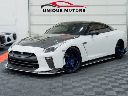 Used 2009 Nissan GT-R Premium AWD/4WD image 1