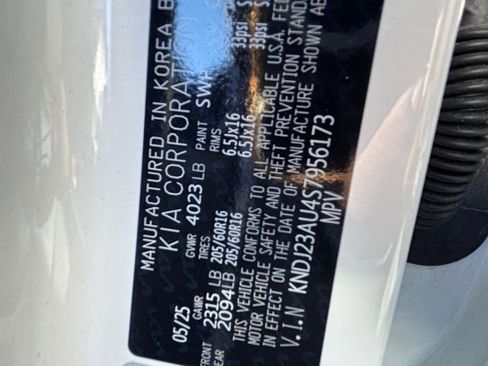 Used 2025 Kia Soul LX FWD image 9