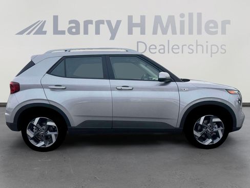 New 2026 Hyundai Venue SEL FWD image 2