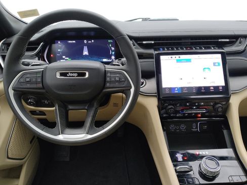 Used 2022 Jeep Grand Cherokee Limited 4xe w/ Luxury Tech Group II AWD/4WD image 22