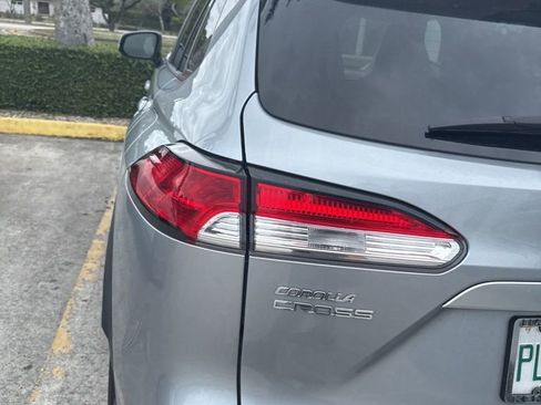 Used 2022 Toyota Corolla Cross LE w/ Moonroof Package FWD image 7