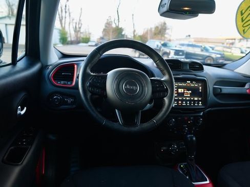 Used 2022 Jeep Renegade Trailhawk image 15