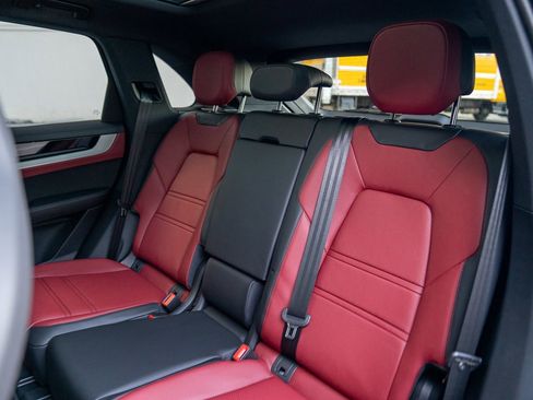Certified 2026 Porsche Cayenne image 23