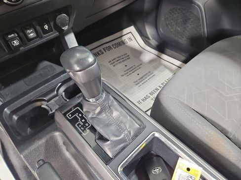 Used 2018 Toyota Tacoma TRD Off-Road image 22