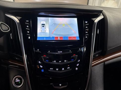 Used 2018 Cadillac Escalade ESV Luxury RWD image 35