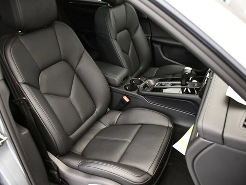 Certified 2026 Porsche Macan Turbo AWD/4WD image 52