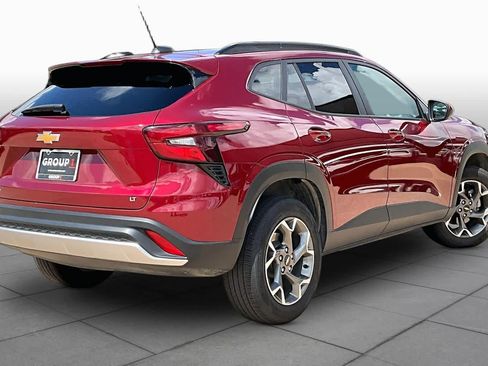 Used 2025 Chevrolet Trax LT FWD image 12