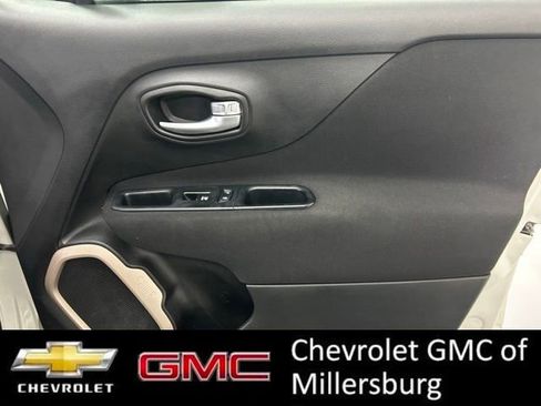 Used 2016 Jeep Renegade Latitude image 27