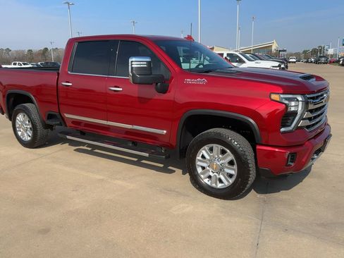 Used 2025 Chevrolet Silverado 2500 High Country w/ High Country Premium Package image 3