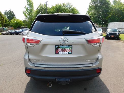 Used 2014 Toyota Highlander Limited image 25