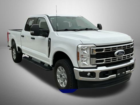 Used 2024 Ford F250 XLT image 2