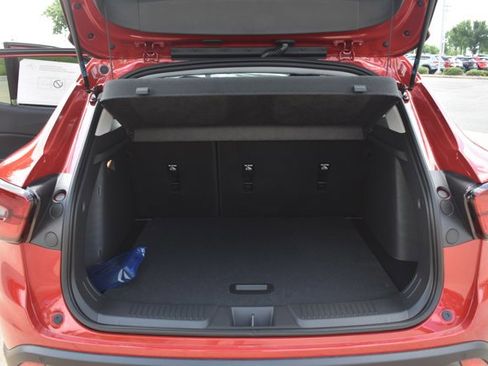 New 2026 Chevrolet Trax LT w/ Sunroof Package FWD image 17