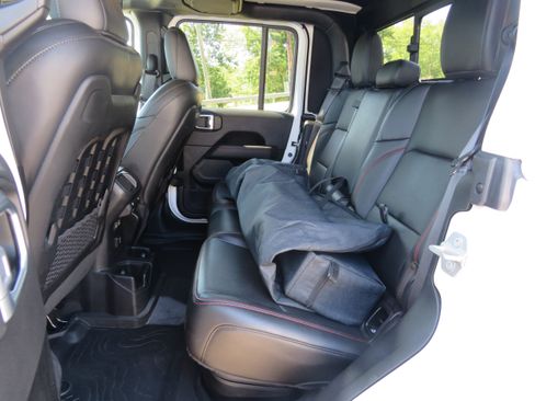 Used 2021 Jeep Gladiator Rubicon AWD/4WD image 8