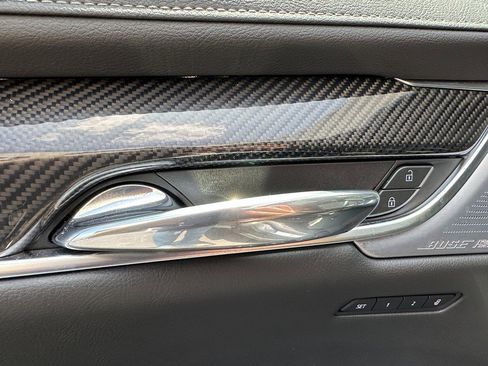 Used 2025 Cadillac XT6 Sport w/ Technology Package image 9