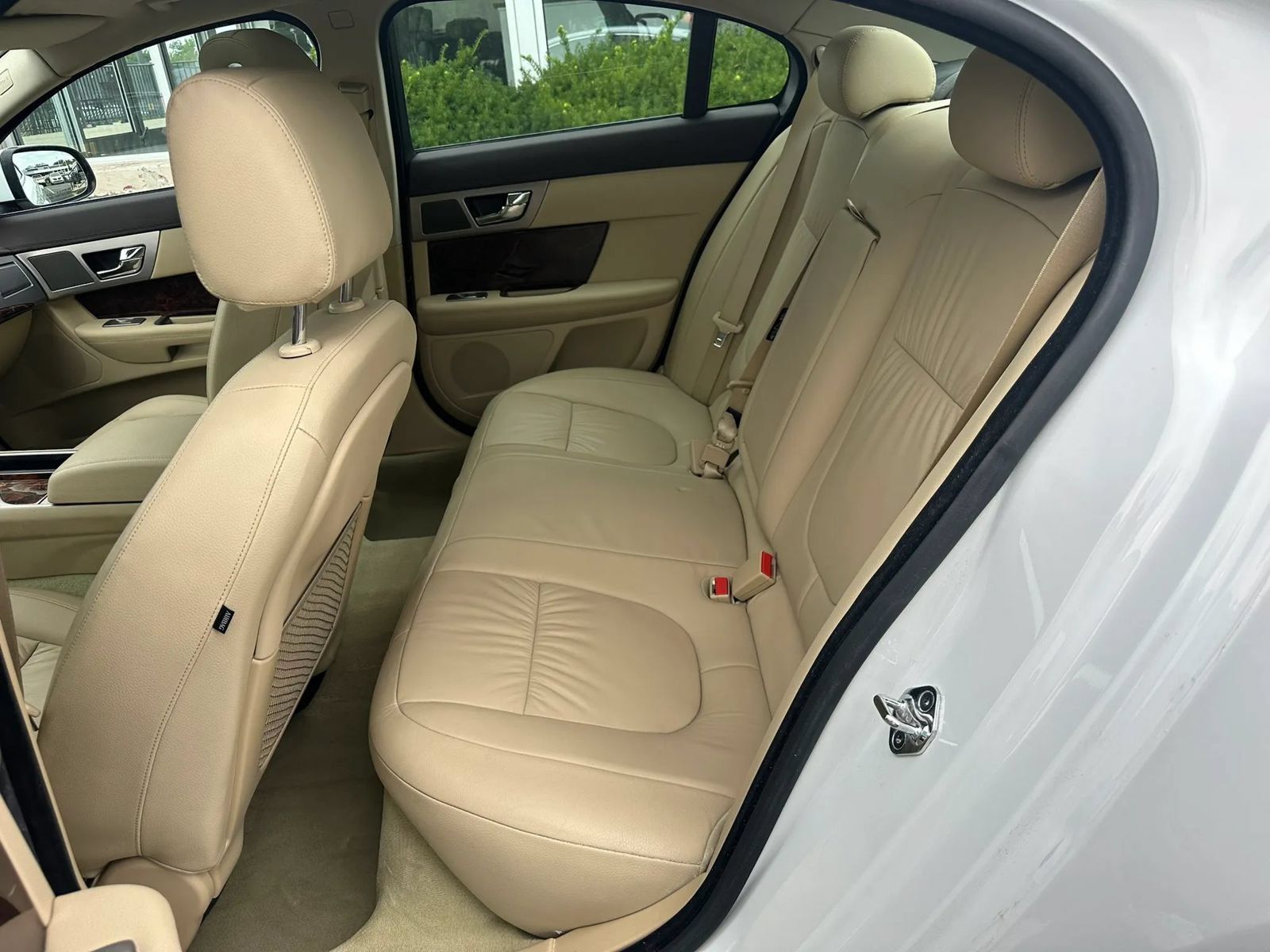 Used 2011 Jaguar XF RWD image 11