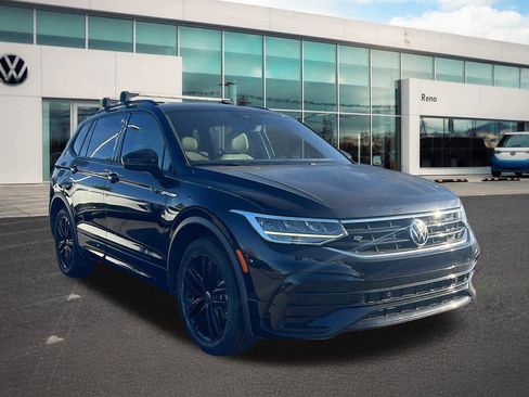 Used 2022 Volkswagen Tiguan SE R-Line image 3