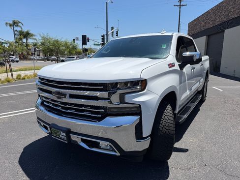 Used 2019 Chevrolet Silverado 1500 LTZ w/ LTZ Premium Package AWD/4WD image 7