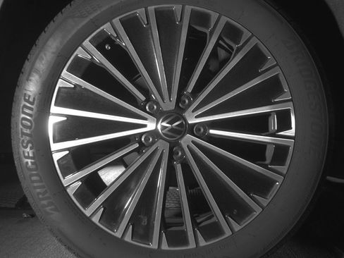 Used 2025 Volkswagen Taos SE image 15