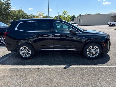 Used 2025 Cadillac XT6 Luxury AWD/4WD image 3