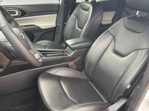 Used 2025 Jeep Compass Limited AWD/4WD image 18