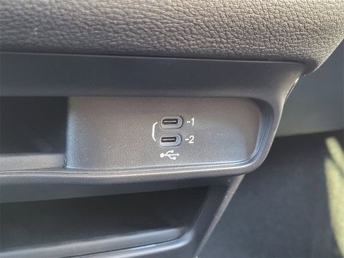 New 2026 Chrysler Pacifica Select image 13