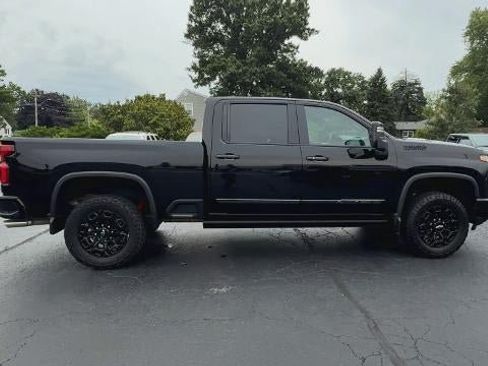 Used 2024 Chevrolet Silverado 2500 High Country w/ Midnight Edition AWD/4WD image 9