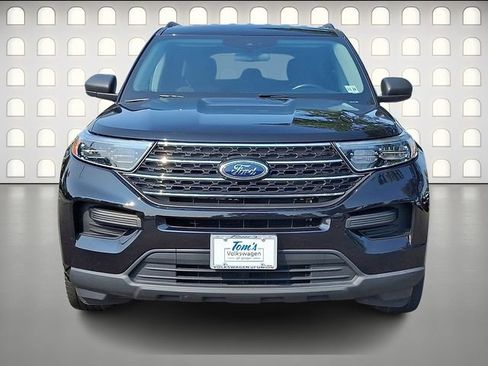 Used 2023 Ford Explorer XLT AWD/4WD image 2
