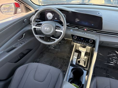 Used 2025 Hyundai Elantra SEL FWD image 14