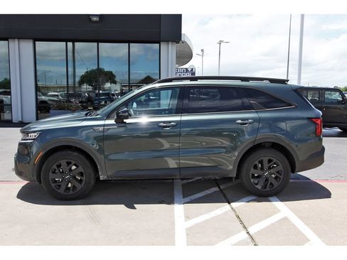 Used 2023 Kia Sorento S w/ Panoramic Sunroof Package AWD/4WD image 8