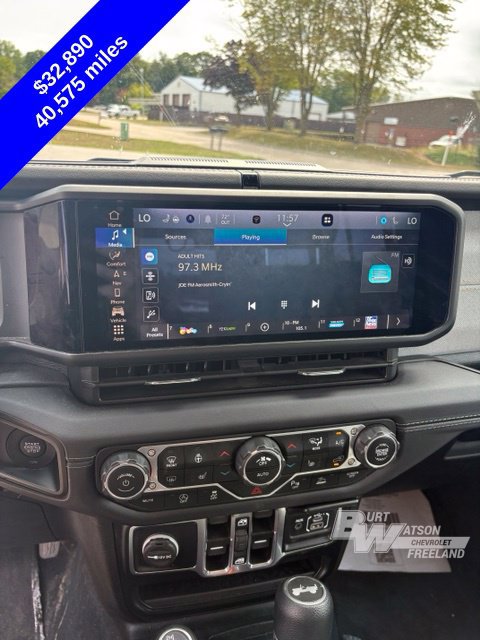 Used 2024 Jeep Wrangler Unlimited Sahara w/ Technology Group AWD/4WD image 25