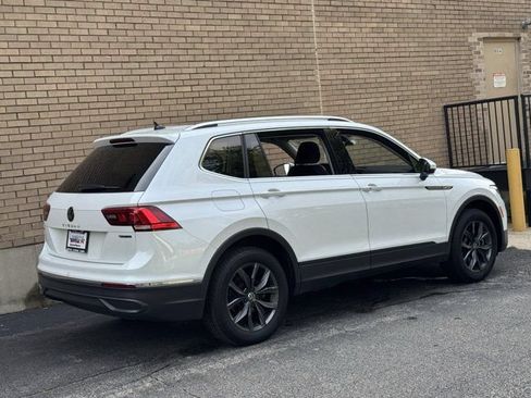 Used 2023 Volkswagen Tiguan SE AWD/4WD image 33