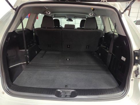 Used 2019 Toyota Highlander LE image 70